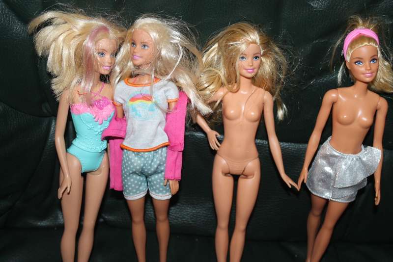 11 Barbies, ken and Barbie clothing