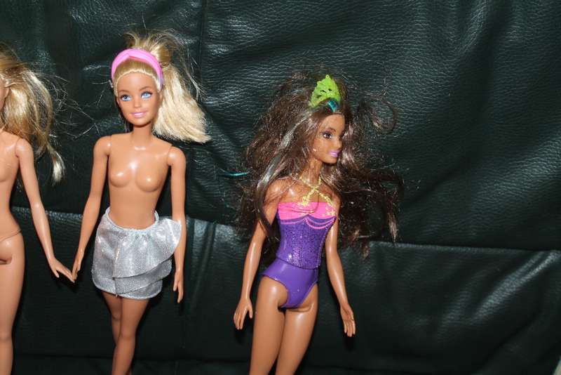 11 Barbies, ken and Barbie clothing