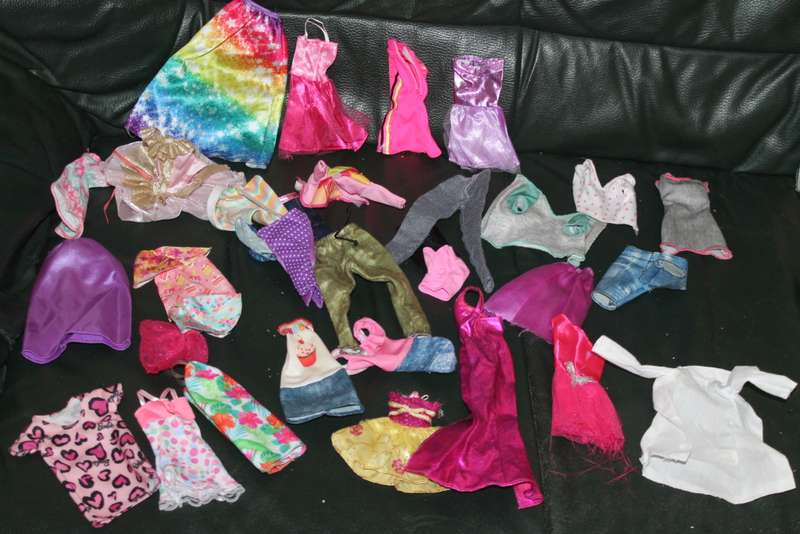 11 Barbies, ken and Barbie clothing