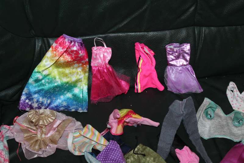 11 Barbies, ken and Barbie clothing