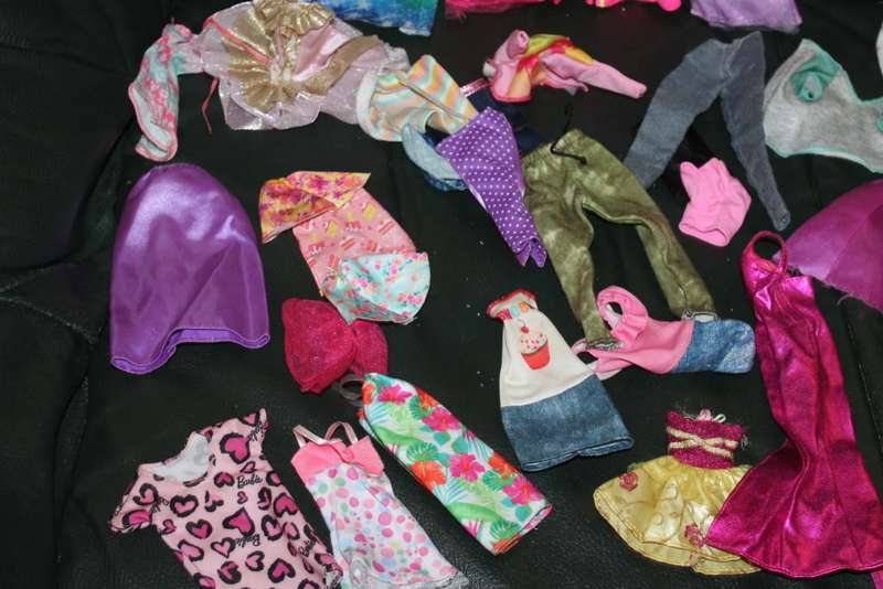 11 Barbies, ken and Barbie clothing
