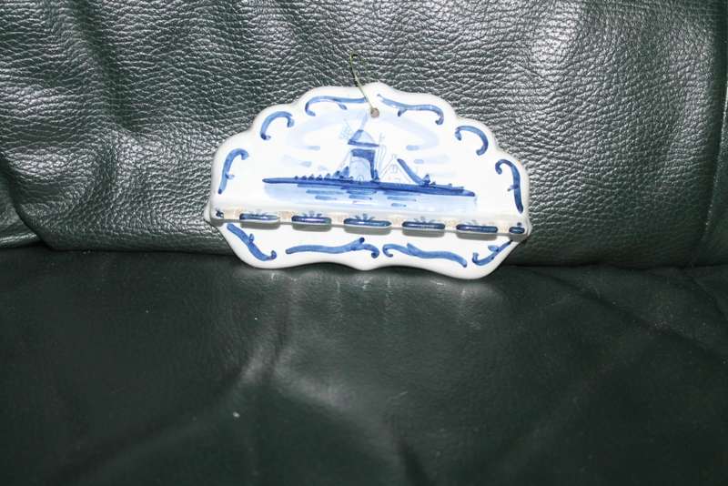 Delft Holder