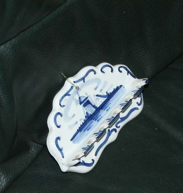 Delft Holder
