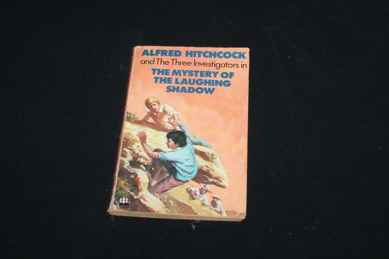 Alfred Hitchcock The mystery of the laughing Shadow