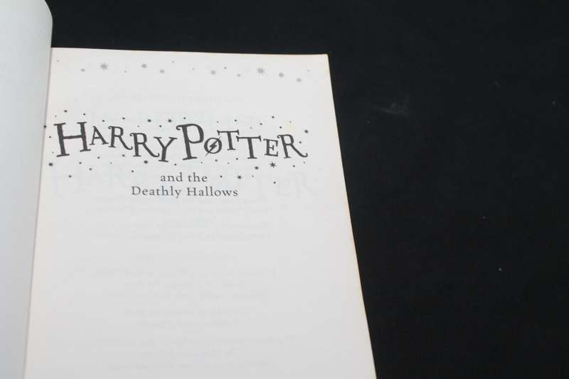 J K Rowling Harry Potter and the deadly Hallows