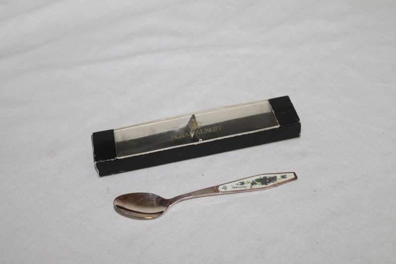 Royal Albert Boxed Cake spoon February