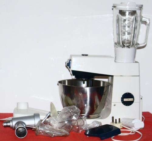 Kenwood Chef with 5 attatchments