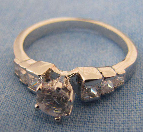 Size 7 14kt white gold plated costume ring