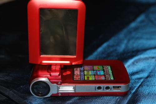 NEW IN BOX - 16 MP - CAMCORDER+CAMERA+WEBCAM+MP3+MP4