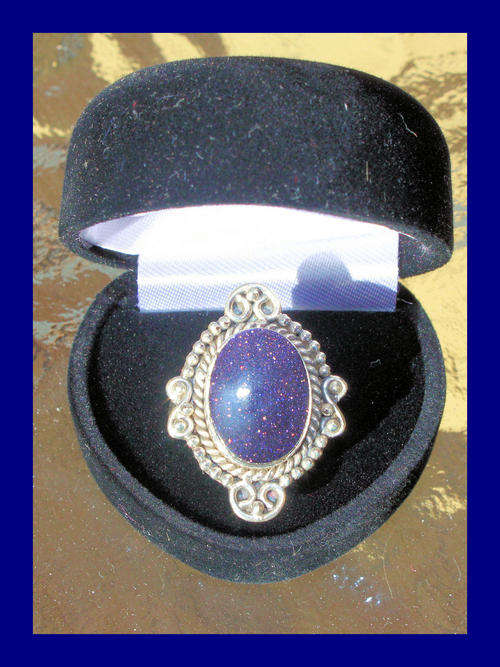 UNIQUE MOONSTONE AND 925 STERLING SILVER RING - SIZE 8