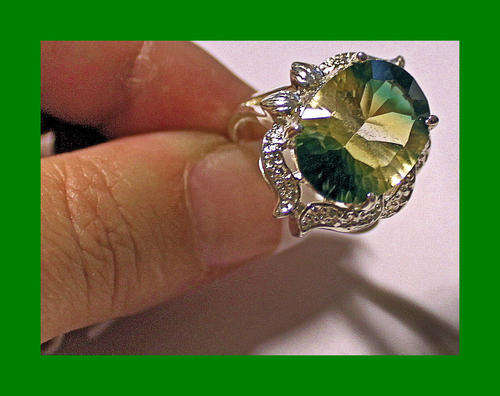 NEW 925 STERLING SILVER RING WITH GREEN AND YELLOW STONE - SIZE 7
