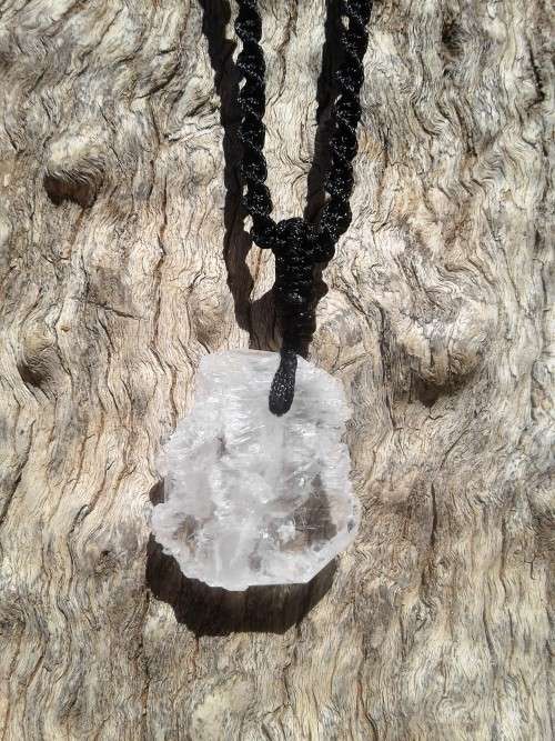 Faden Quartz macramè necklace