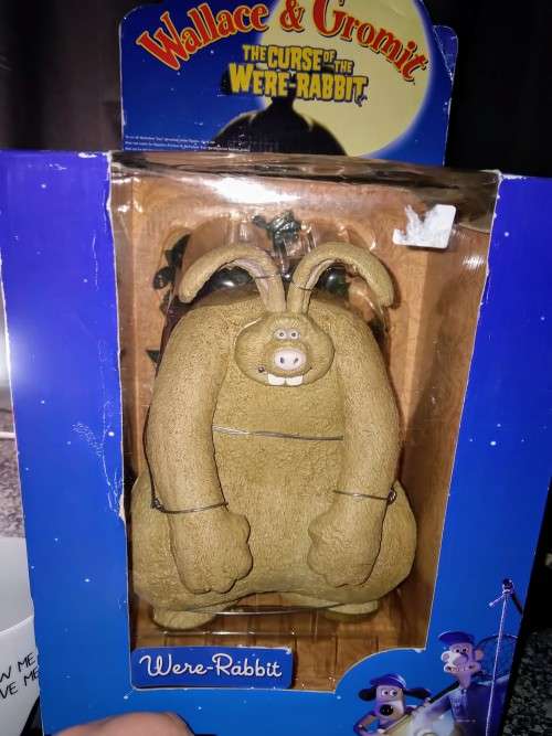 McFARLANE RARE 2005 WALLACE & GROMIT CURSE OF THE WERE-RABBIT (24cm WERE-RABBIT SPAWN SET)