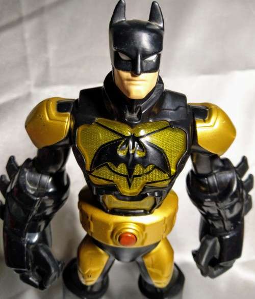 2013 MATTEL - DC BATMAN ACTION FIGURE (28CM) - LIGHTS AND FIGHTING SOUNDS