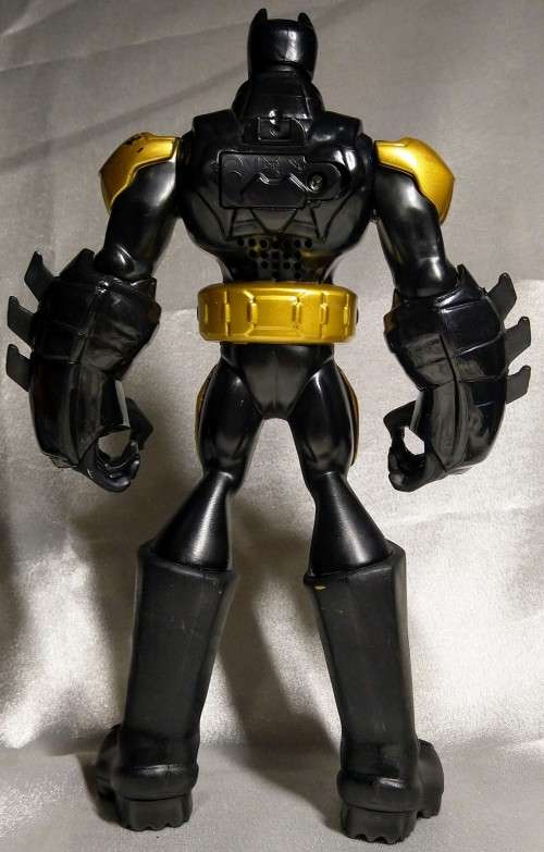 2013 MATTEL - DC BATMAN ACTION FIGURE (28CM) - LIGHTS AND FIGHTING SOUNDS