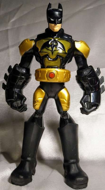 2013 MATTEL - DC BATMAN ACTION FIGURE (28CM) - LIGHTS AND FIGHTING SOUNDS