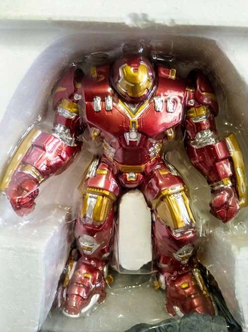 MONOGRAM - AGE OF ULTRON - RESIN HULKBUSTER PAPER WEIGHT 20CM - HEAVY