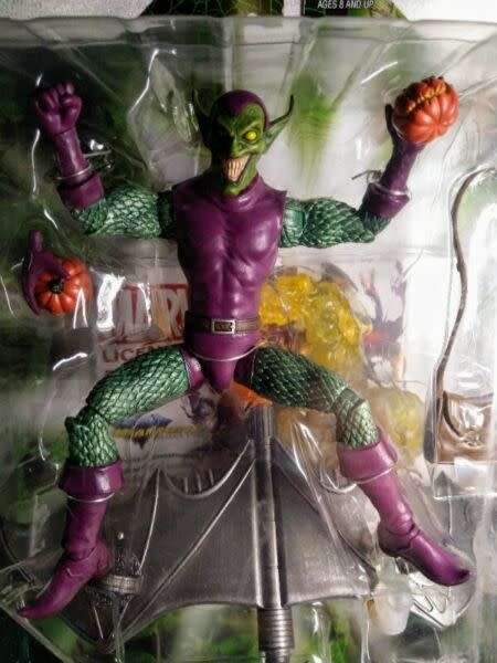 MARVEL SELECT - THE GREEN GOBLIN 7` - SEALED - ACTION FIGURE - AWESOME!