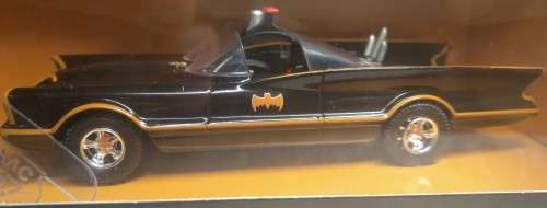JADA / DC COMICS - 1968 CLASSIC BATMAN SERIES - DIE CAST - 2 PIECE - BATMOBILE AND BATMAN 1:32