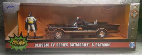 JADA / DC COMICS - 1968 CLASSIC BATMAN SERIES - DIE CAST - 2 PIECE - BATMOBILE AND BATMAN 1:32
