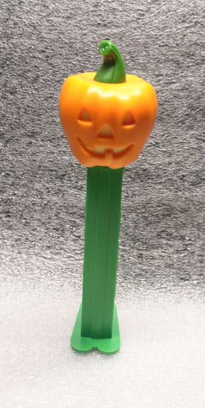 PEZ SWEET DISPENSER - 2012 HALLOWEEN PUMPKIN - HUNGARY