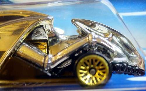 2005 HOT WHEELS / HOTWHEELS - DIE CAST - MIRROR CHROMED VAMPYRA - SEALED