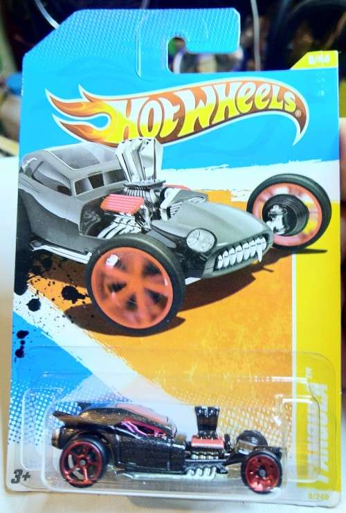 2010 HOT WHEELS / HOTWHEELS - DIE CAST - FANGULA - SEALED