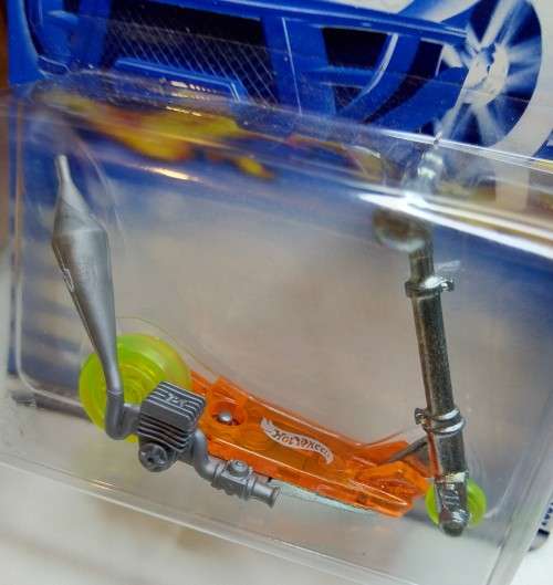 2001 HOT WHEELS / HOTWHEELS - DIE CAST - MO`SCOOT 1ST EDITION - SEALED