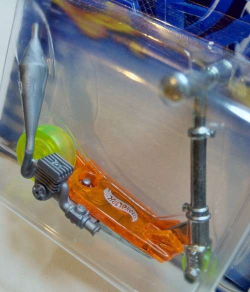 2001 HOT WHEELS / HOTWHEELS - DIE CAST - MO`SCOOT 1ST EDITION - SEALED