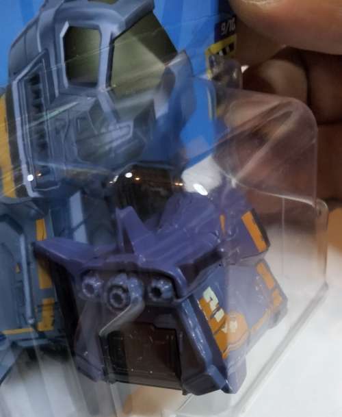 HOTWHEELS / HOT WHEELS - DIE CAST VEHICLES - BUZZ LIGHTYEAR`S ARMADILLO