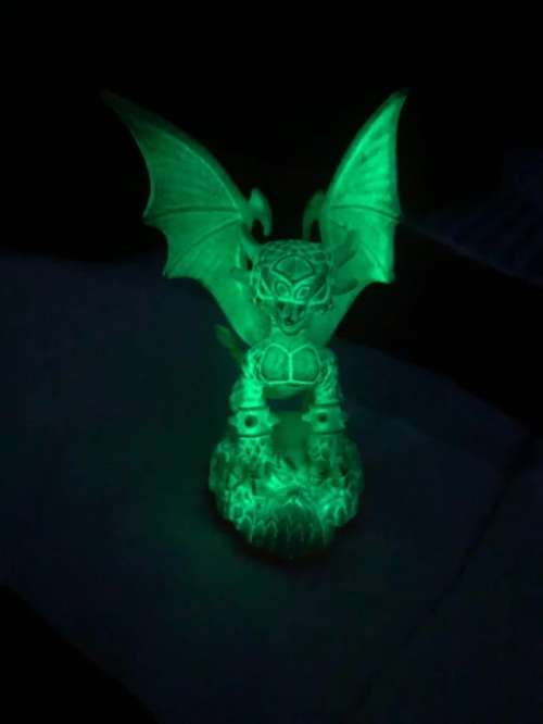 SKYLANDERS GIANTS - Rare Glow In The Dark Cynder Figure