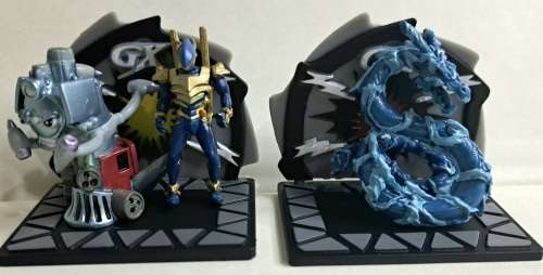 YU-GI-OH GX - MEDALS AND MINI FIGURES LOT