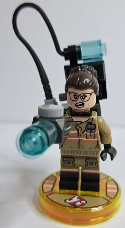 LEGO - The Ghostbusters - Slightly Modded Abby Yates and Ecto 1