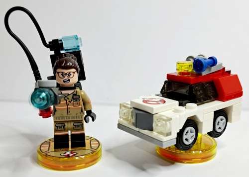 LEGO - The Ghostbusters - Slightly Modded Abby Yates and Ecto 1