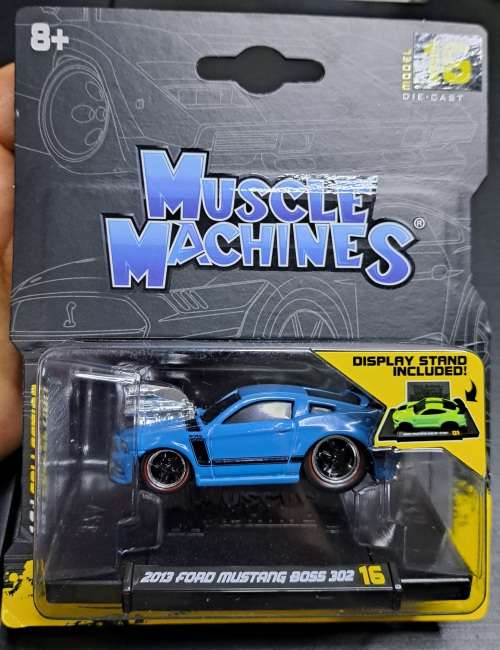 Muscle Machines - 2013 Ford Mustang Boss 302 plus display stand