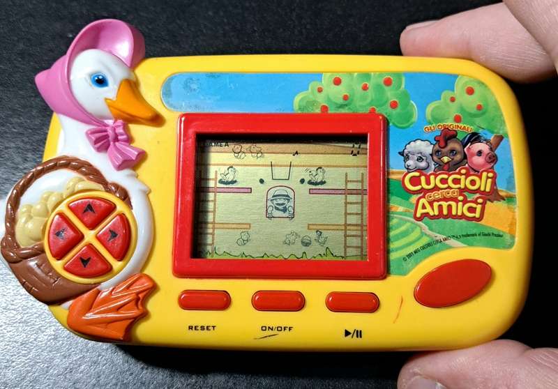 2009 Giochi Preziosi - Italy - Animal Farm Elec Handheld Game Console - Works Great