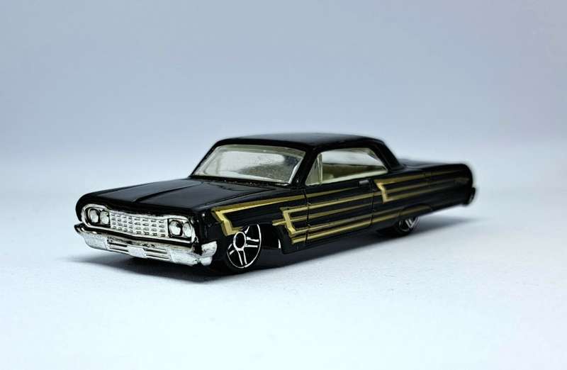 2003 Hot Wheels - 64` Impala! 1.64 - Gorgeous!