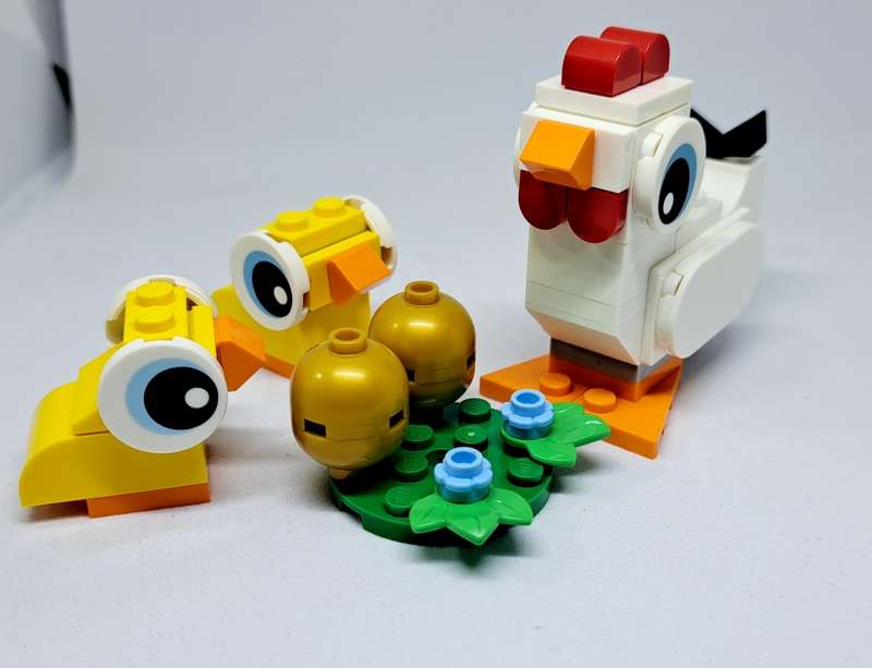 LEGO - Easter Chicken - Assembled with Booklet