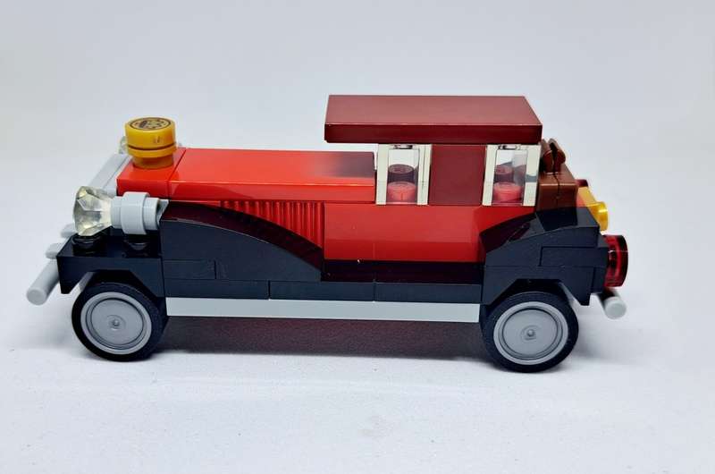 LEGO - Classic Vintage Car 8cm- Assembled with Booklet