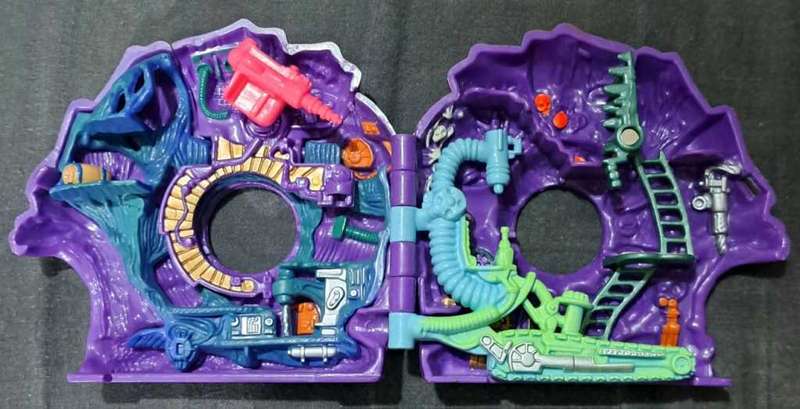 1994 Bluebird - Might Max Micro Dungeon - Nautilus - No Accessories