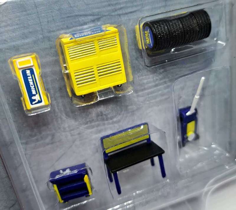 1:64 GreenLight - MICHELIN - Garage Accessory 6 Pack
