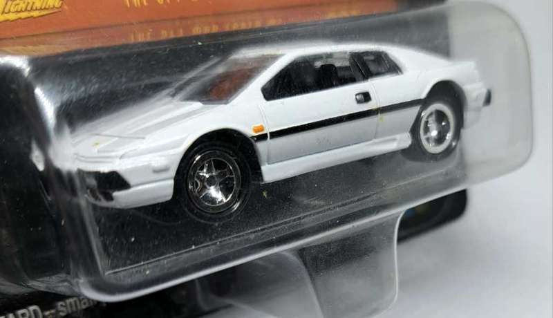 1988 Johnny Lightning - 007 - James Bond - The Spy Who Loved Me! - 77` Lotus Esprit S1 (Wet Nellie)