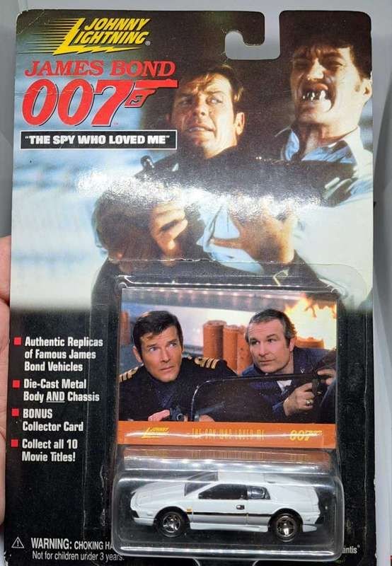1988 Johnny Lightning - 007 - James Bond - The Spy Who Loved Me! - 77` Lotus Esprit S1 (Wet Nellie)
