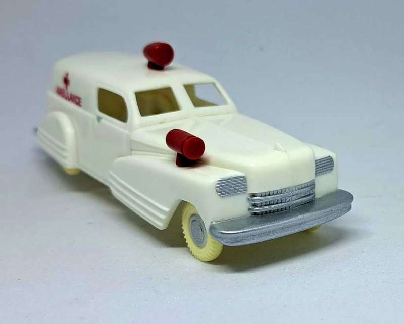 Retro Dime Store Dreams - Deluxe Plastic - Ambulance 1:43 NM