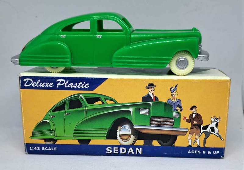 Retro Dime Store Dreams - Deluxe Plastic - Green Sedan 1:43 NM