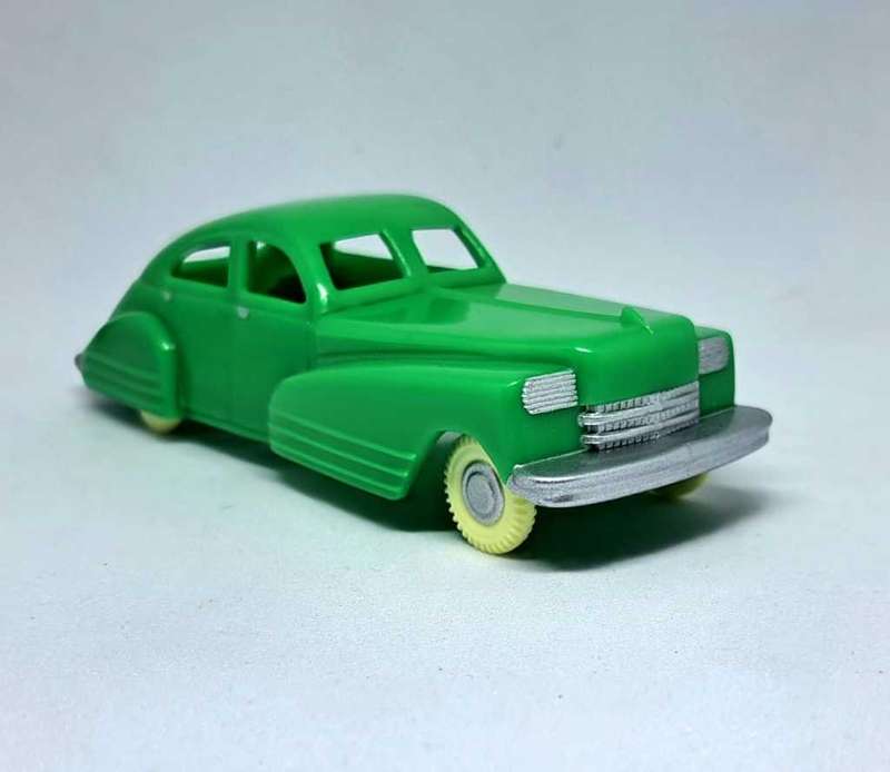 Retro Dime Store Dreams - Deluxe Plastic - Green Sedan 1:43 NM