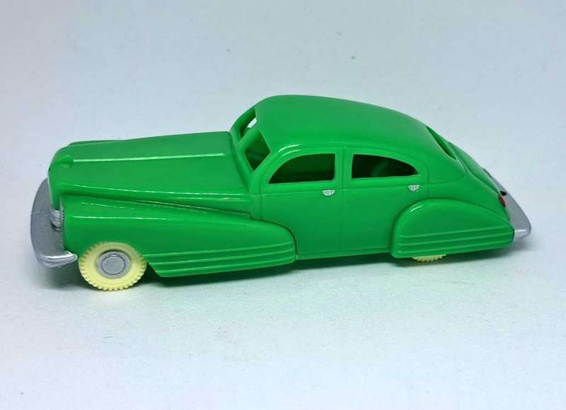Retro Dime Store Dreams - Deluxe Plastic - Green Sedan 1:43 NM