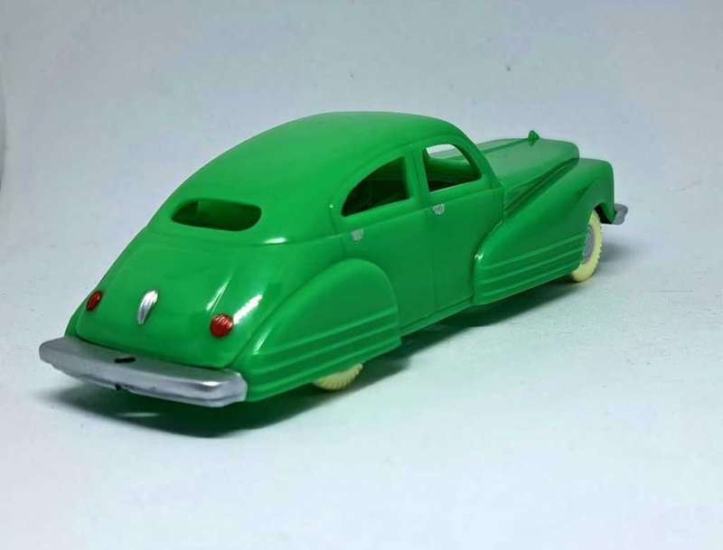 Retro Dime Store Dreams - Deluxe Plastic - Green Sedan 1:43 NM