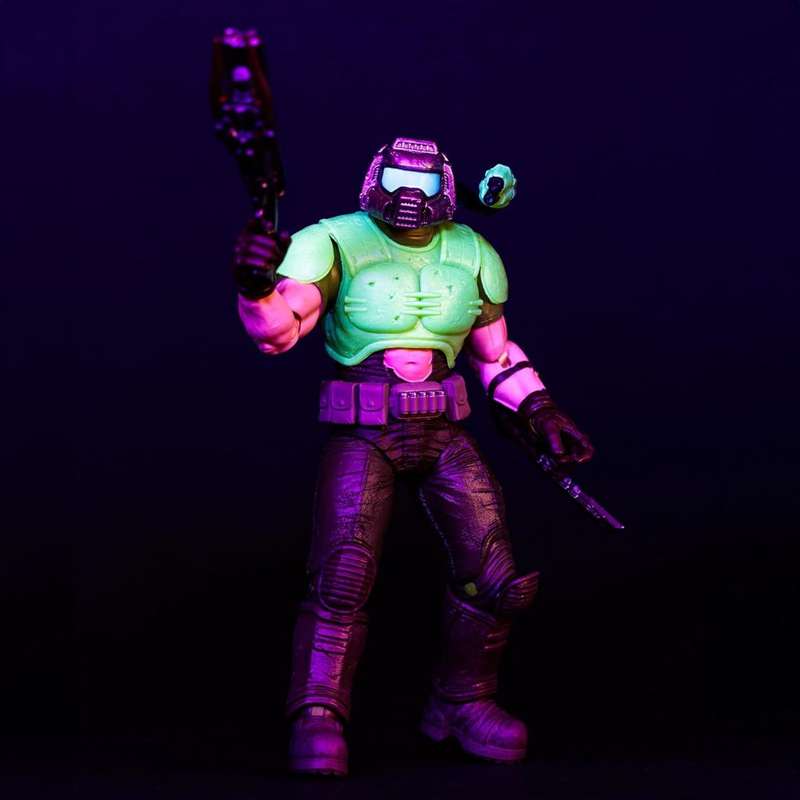 McFarlane Toys - Doom Slayer Classic Glow in The Dark Edition, 7in Action Figure, Gold Label