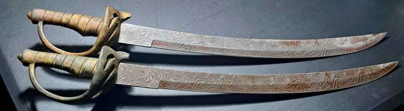 Pirates Of The Caribbean - The Curse Of The Black Pearl - Movie Promo Skull - Real Swords!!